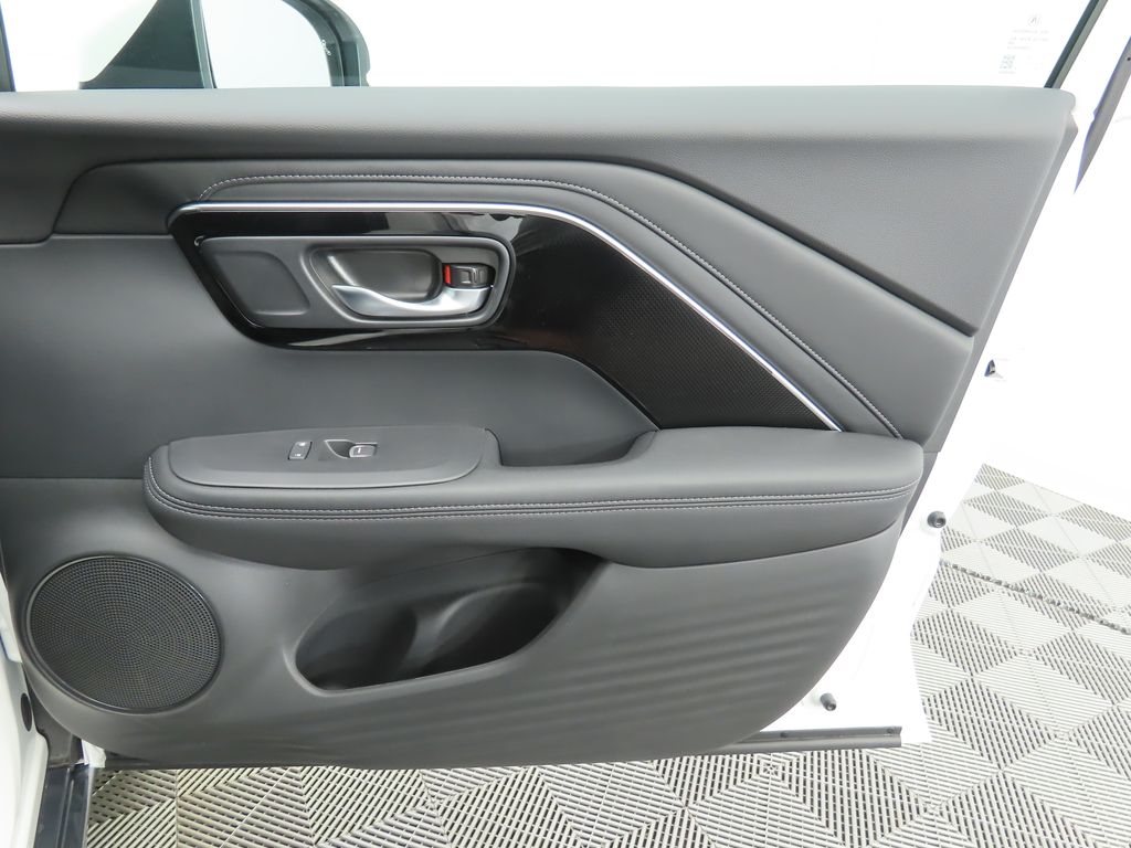 Thumbnail: 2025 Acura ADX - 25