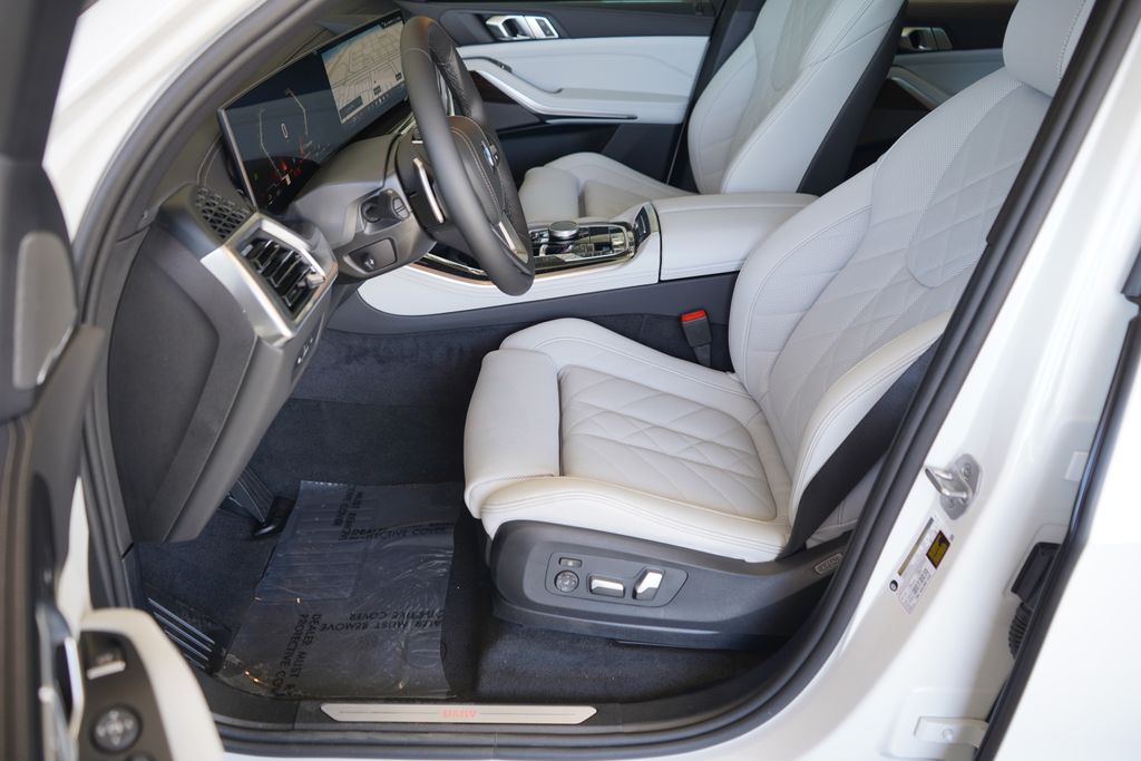 Thumbnail: 2026 BMW X5 - 11