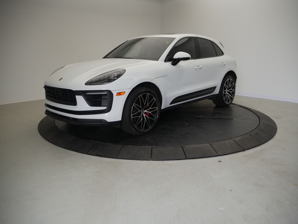 Thumbnail: 2023 Porsche Macan - 1