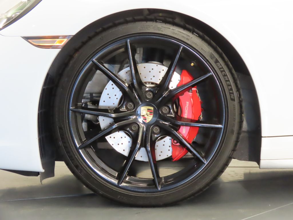 Thumbnail: 2017 Porsche 911 - 11