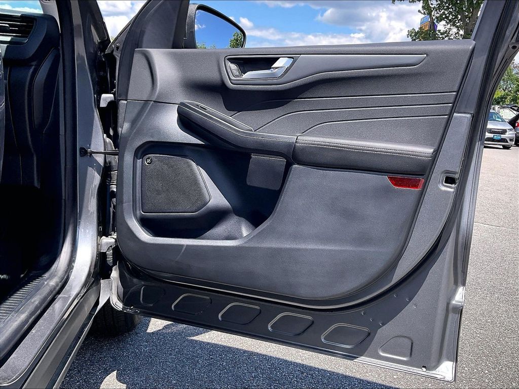 2025 Ford Escape — photo 11