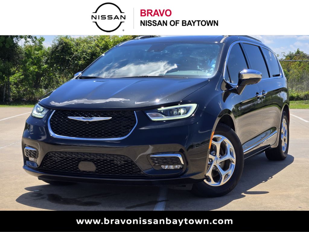 2022 Chrysler Pacifica Limited's photo