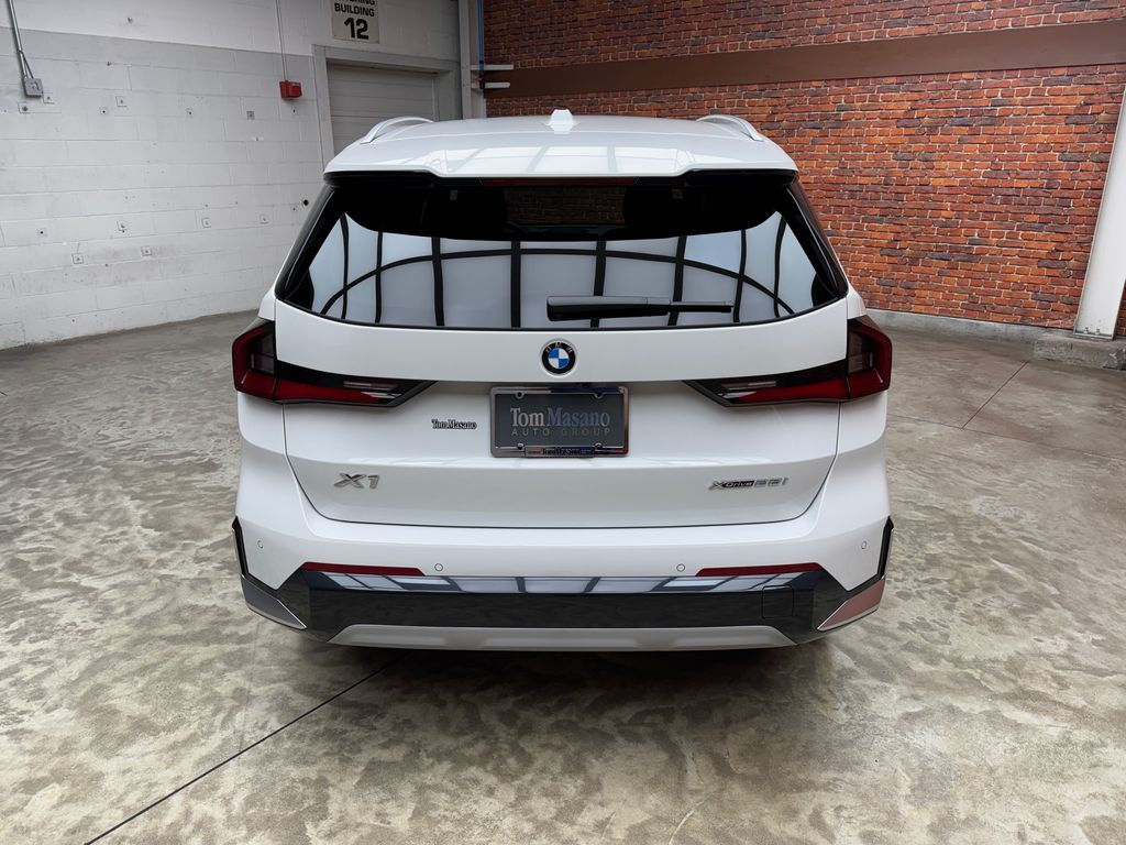 New 2026 White BMW xDrive28i image 4