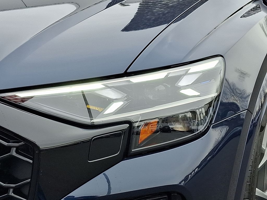 Thumbnail: 2026 Audi RS Q8 - 9