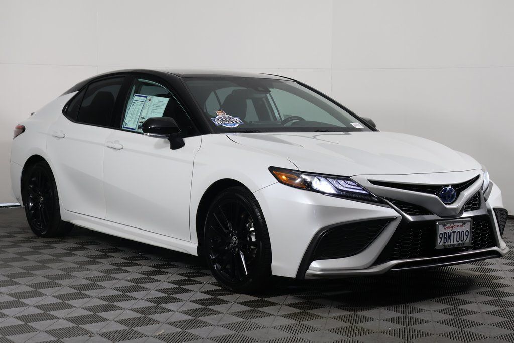 2022 Toyota Camry XSE 3