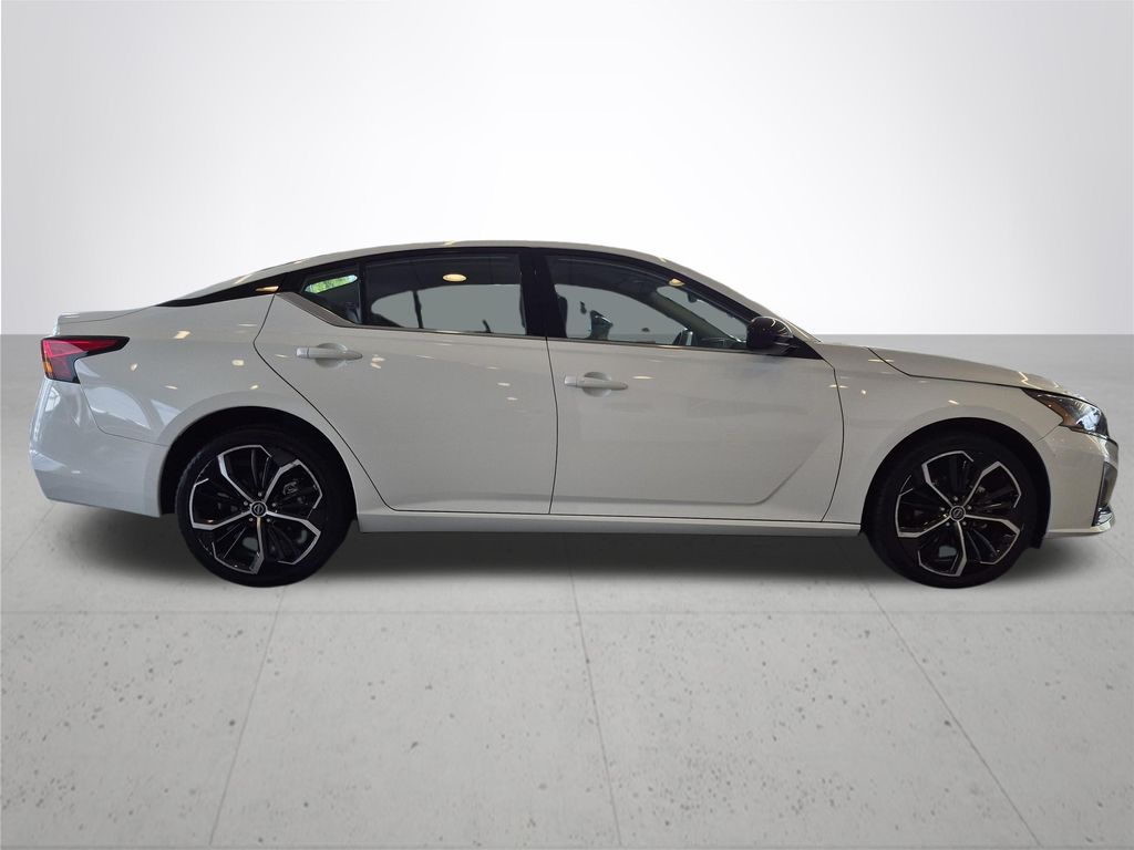 2025 Nissan Altima 2.5 SR