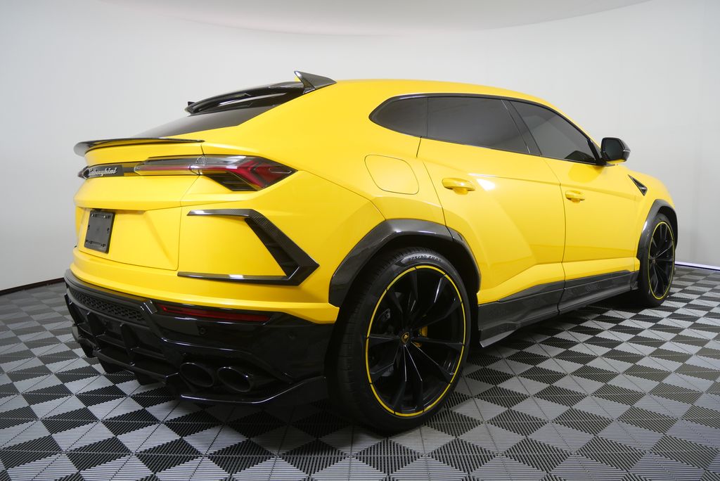Thumbnail: 2022 Lamborghini Urus - 3