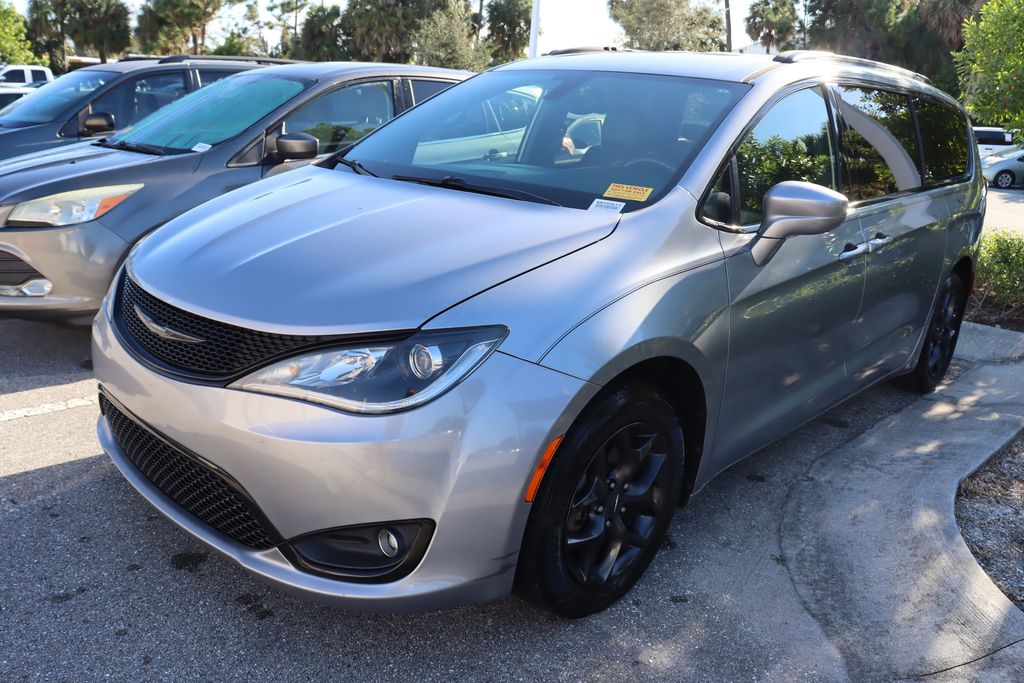 2019 Chrysler Pacifica Touring L 2