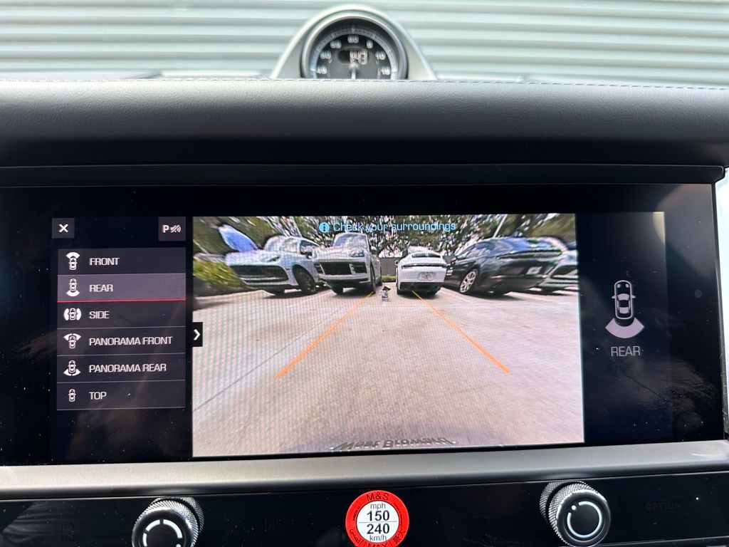 2025 Porsche Macan S 26