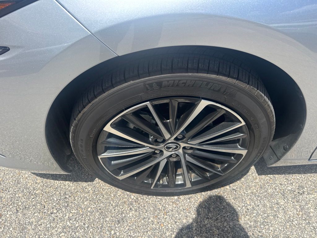 Used 2025 Silver Lexus 350 image 9