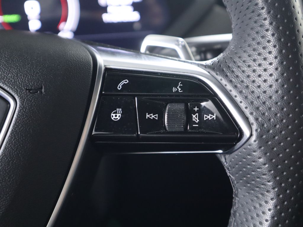 Thumbnail: 2022 Audi RS e-tron GT - 12