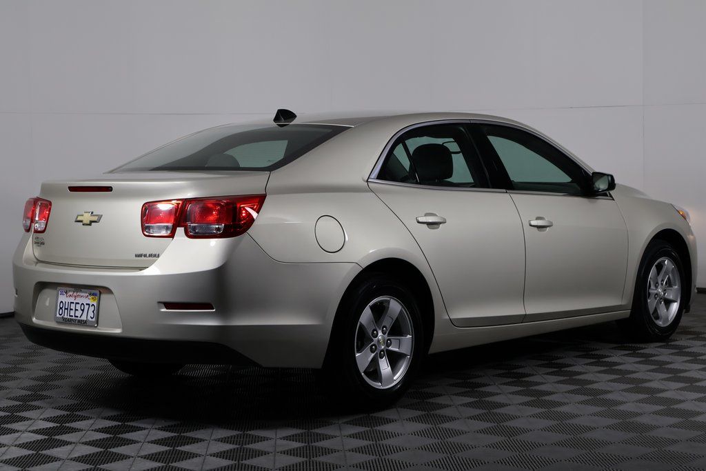 2013 Chevrolet Malibu LS 4