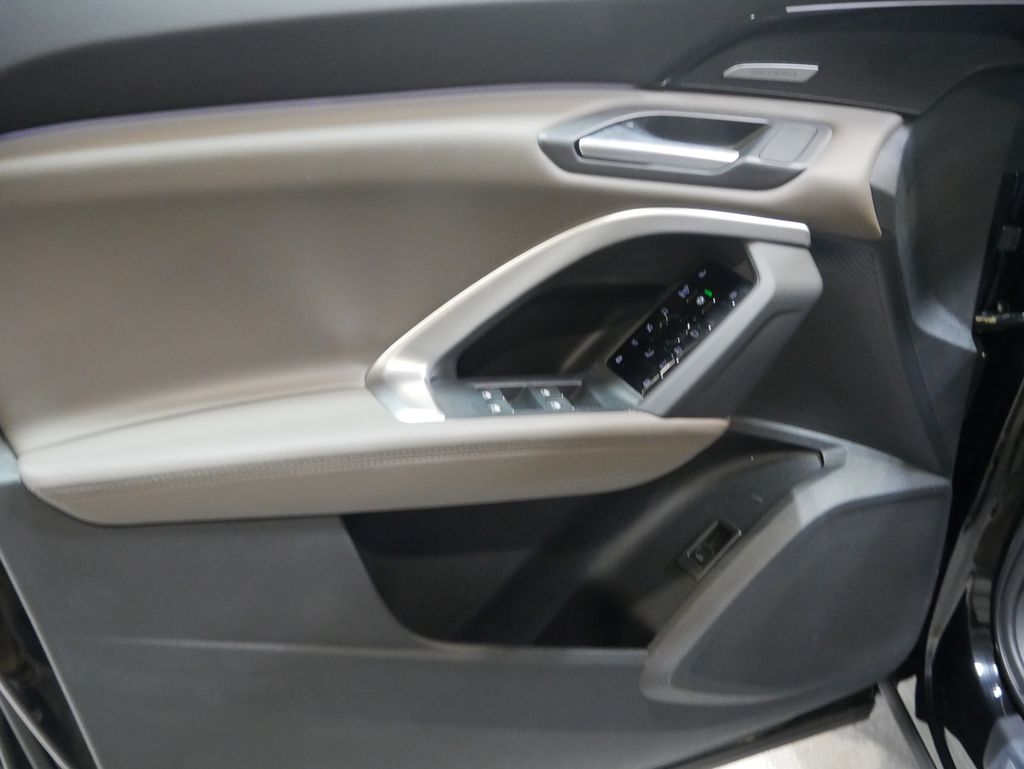 Thumbnail: 2025 Audi Q5 - 16