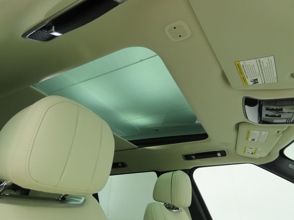Thumbnail: 2025 Land Rover Range Rover - 19