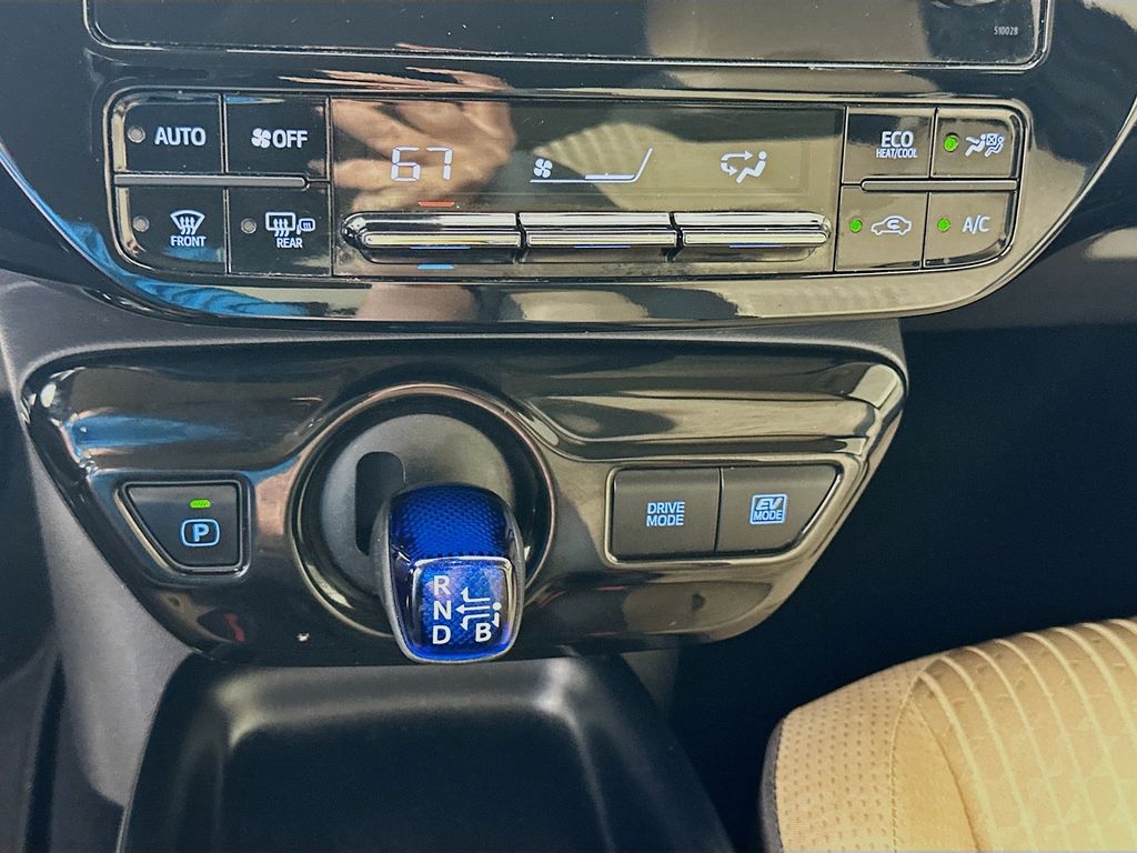 Thumbnail: 2017 Toyota Prius - 15