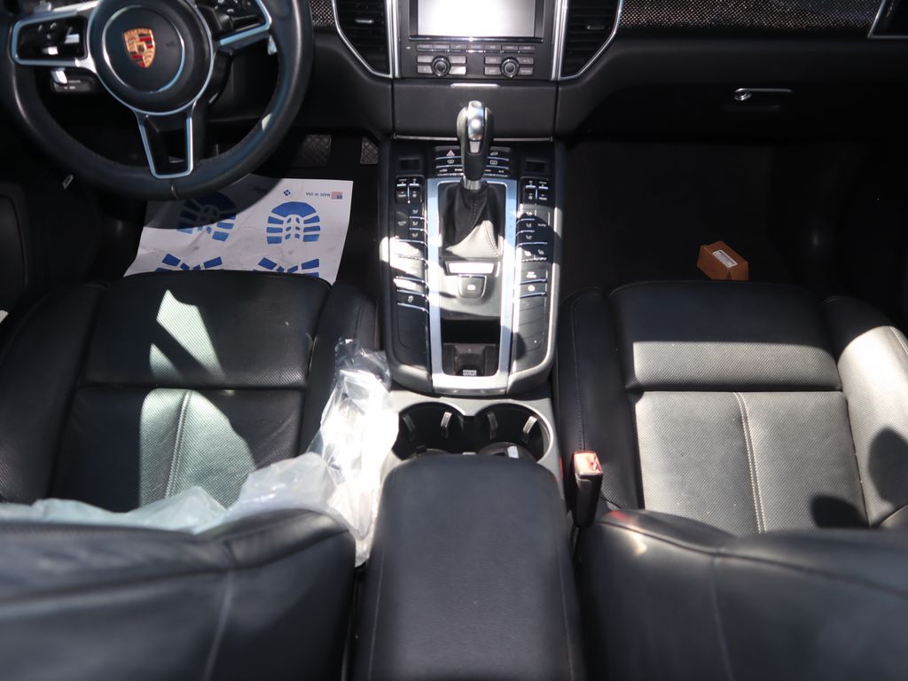 Thumbnail: 2015 Porsche Macan - 9