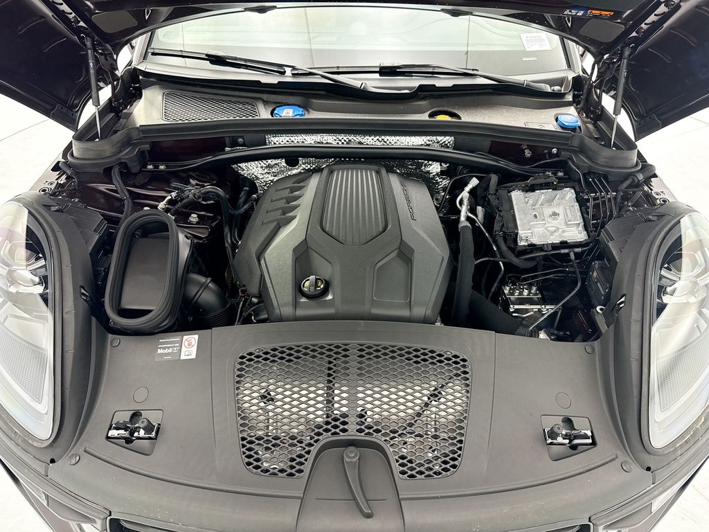 Thumbnail: 2026 Porsche Macan - 29