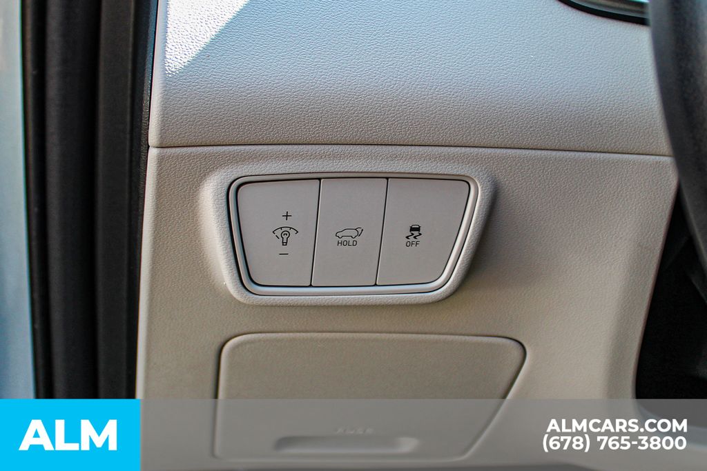 Used 2024 Silver Hyundai SEL image 31