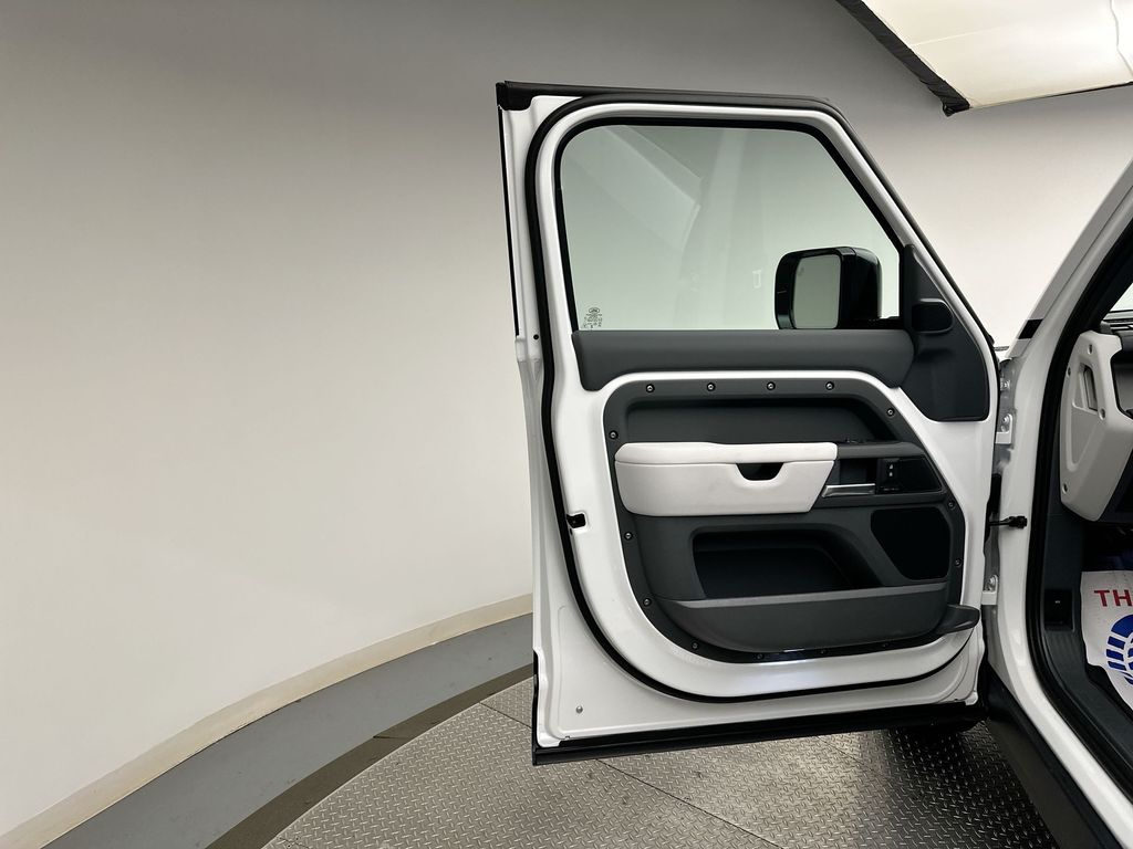 Thumbnail: 2025 Land Rover Defender - 7