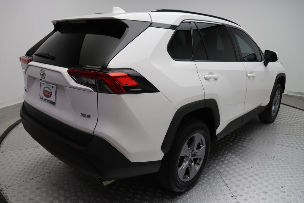 2022 Toyota RAV4 XLE 8