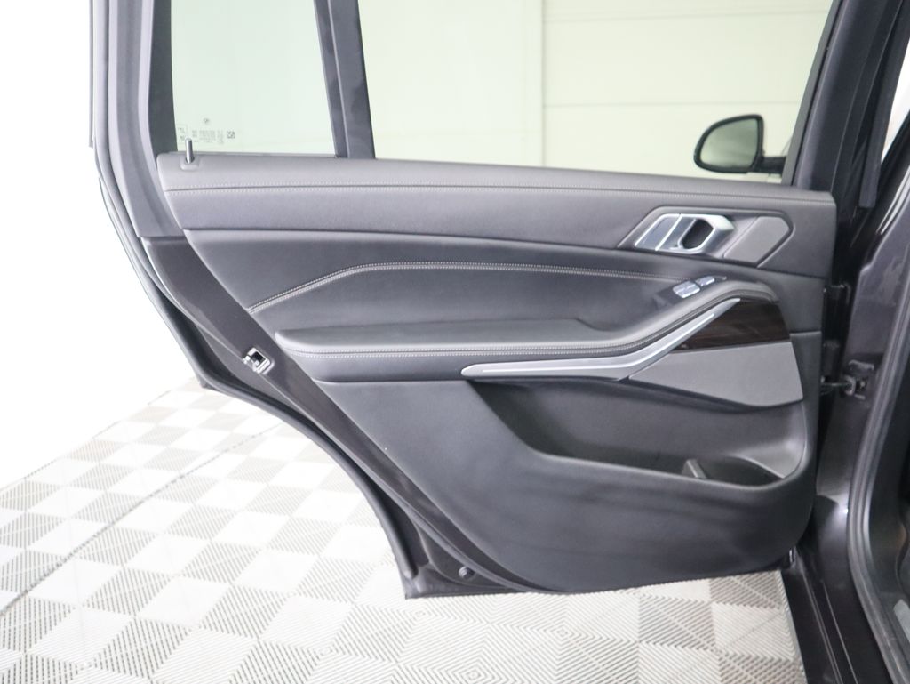 Thumbnail: 2021 BMW X7 - 27