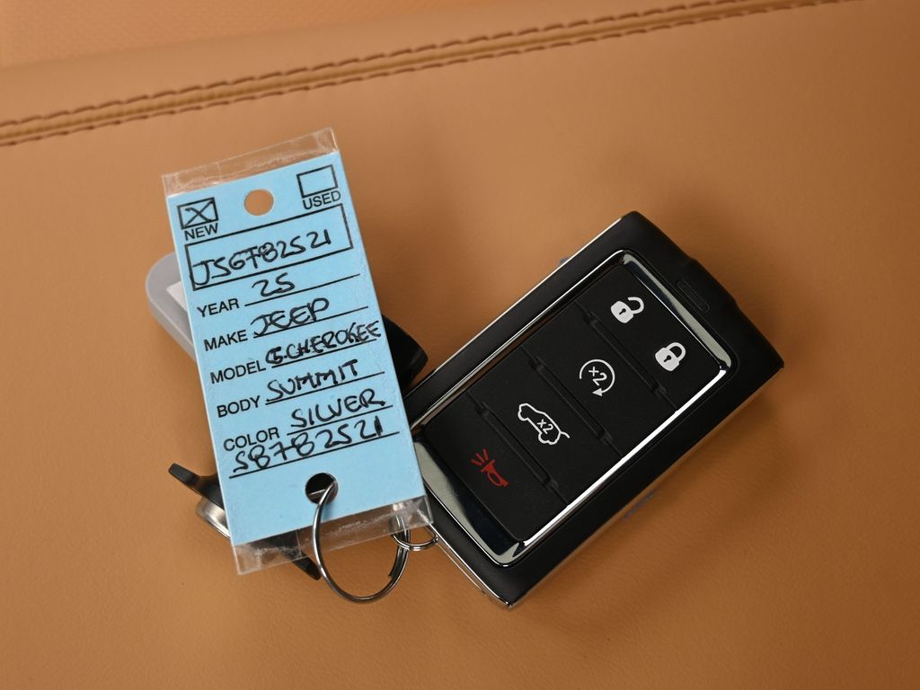 New 2025 Silver Zynith Jeep Summit image 23