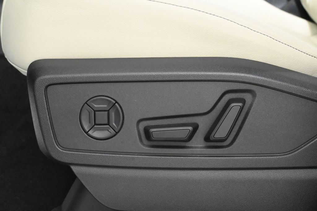 Thumbnail: 2025 Audi Q5 - 25