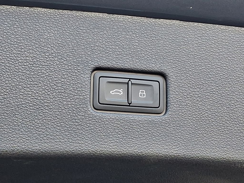 Thumbnail: 2023 Audi RS Q8 - 31