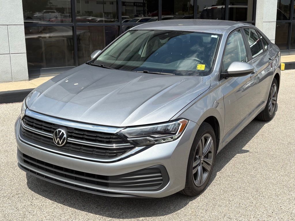 Silver 2022 Volkswagen Jetta Sedan Front-Wheel Drive 8-Speed Automatic
