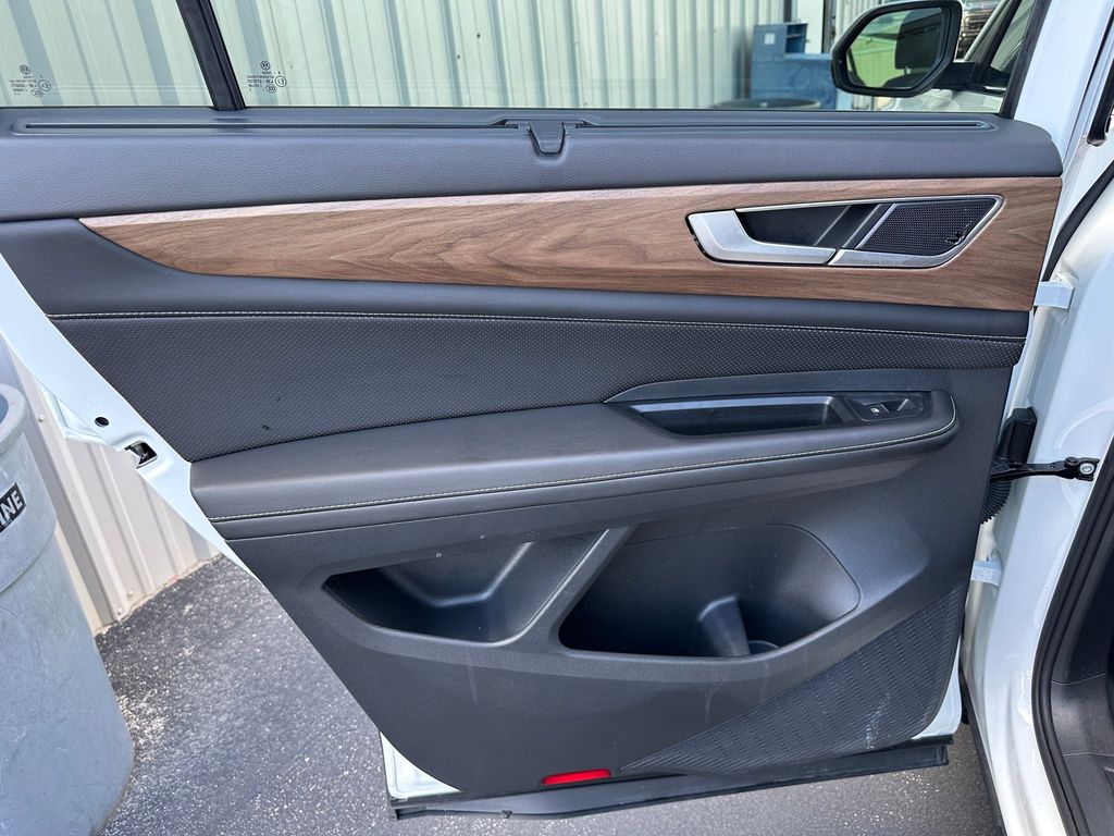 Used Car 2025 Volkswagen Atlas  2.0t Se W/technology For Sale Under $35,000 In Austin, Texas