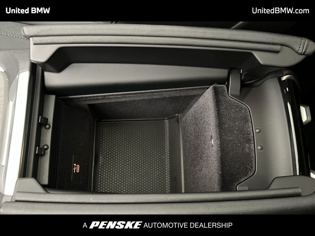 Thumbnail: 2022 BMW X7 - 16