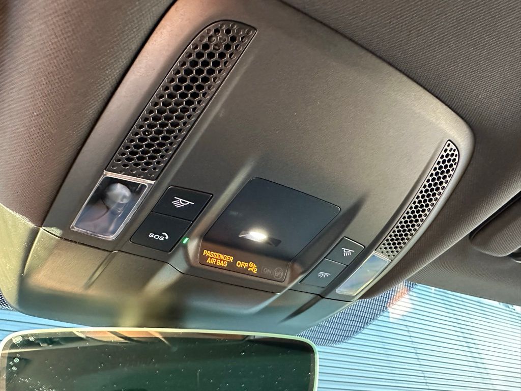 Thumbnail: 2025 Porsche Taycan - 28