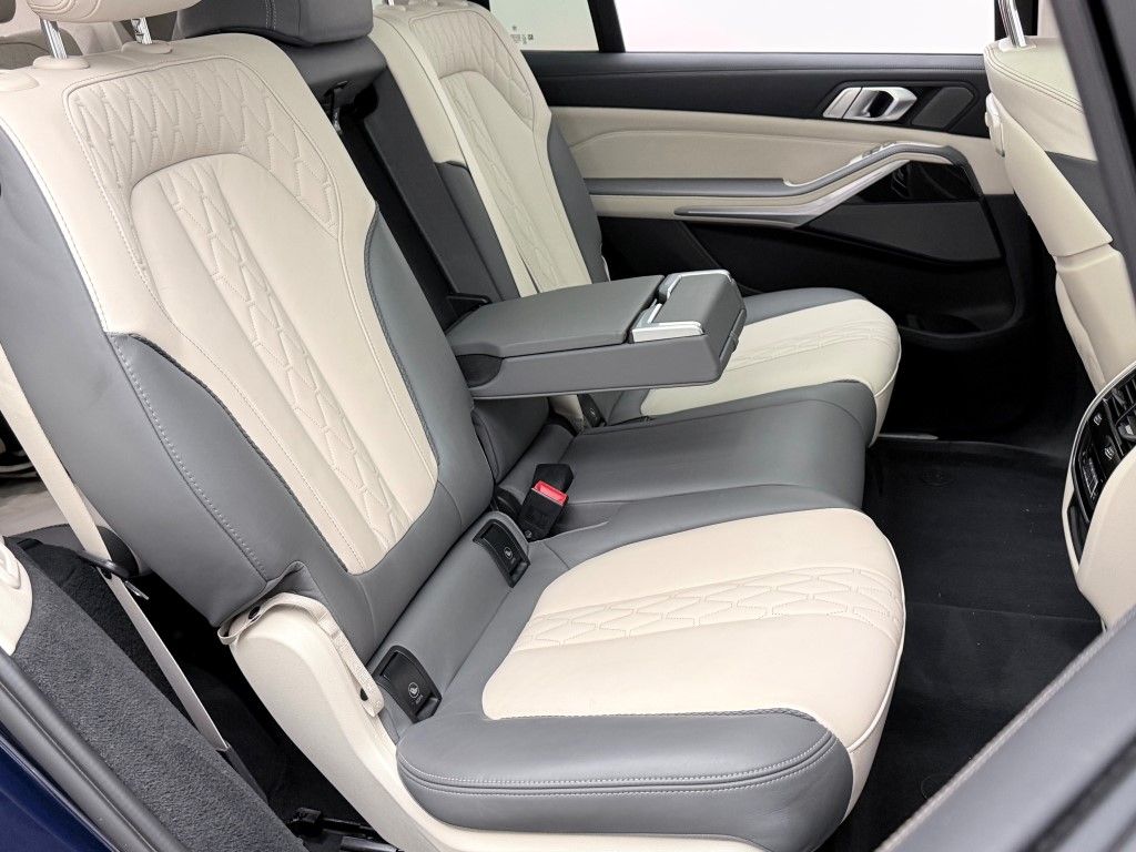 Thumbnail: 2023 BMW X7 - 28