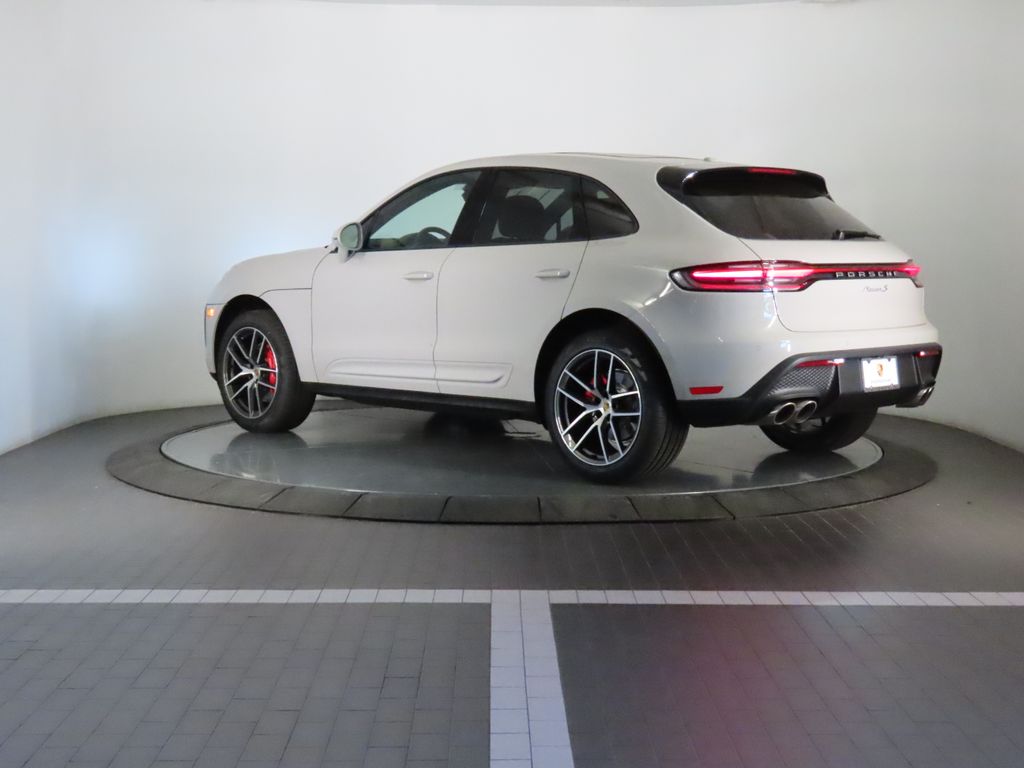 Thumbnail: 2026 Porsche Macan - 3