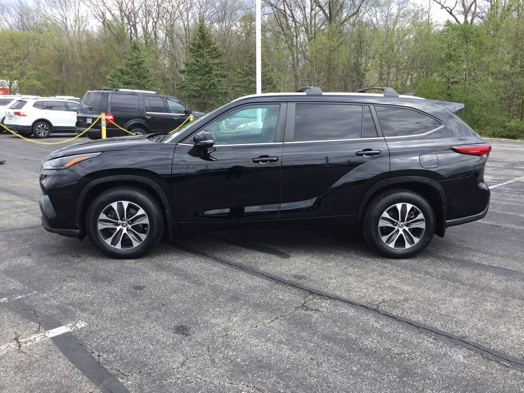 Thumbnail: 2023 Toyota Highlander - 2