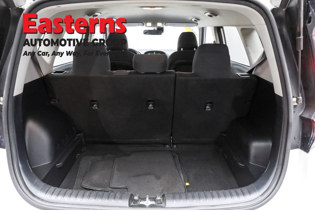 Used 2023 White Kia LX image 9