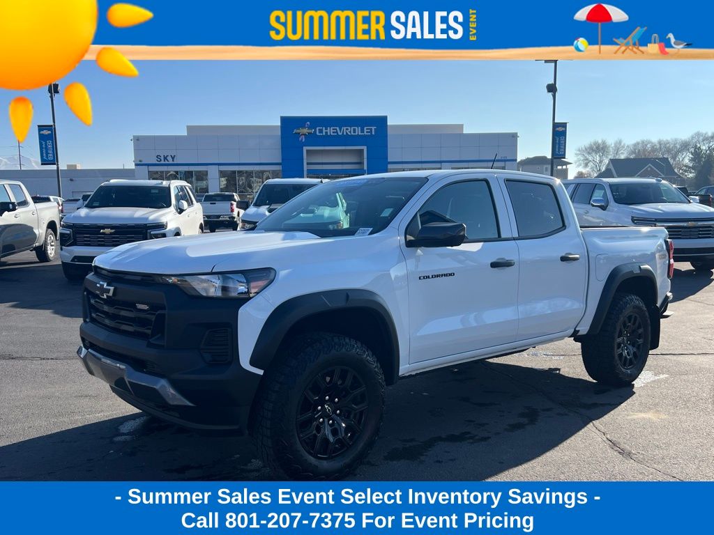 Summit White 2025 Chevrolet Colorado Trail Boss Crew Cab 4WD Pickup Truck Four-Wheel Drive 8-Speed Automatic