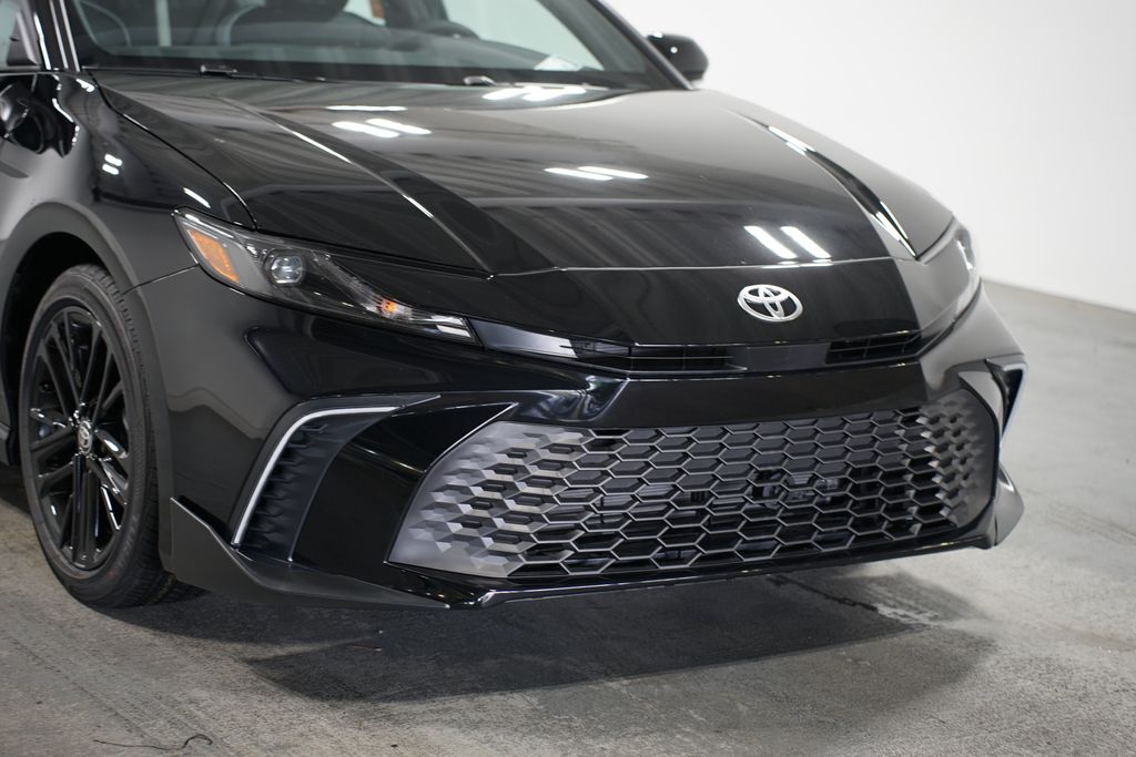 2025 Toyota Camry SE 4