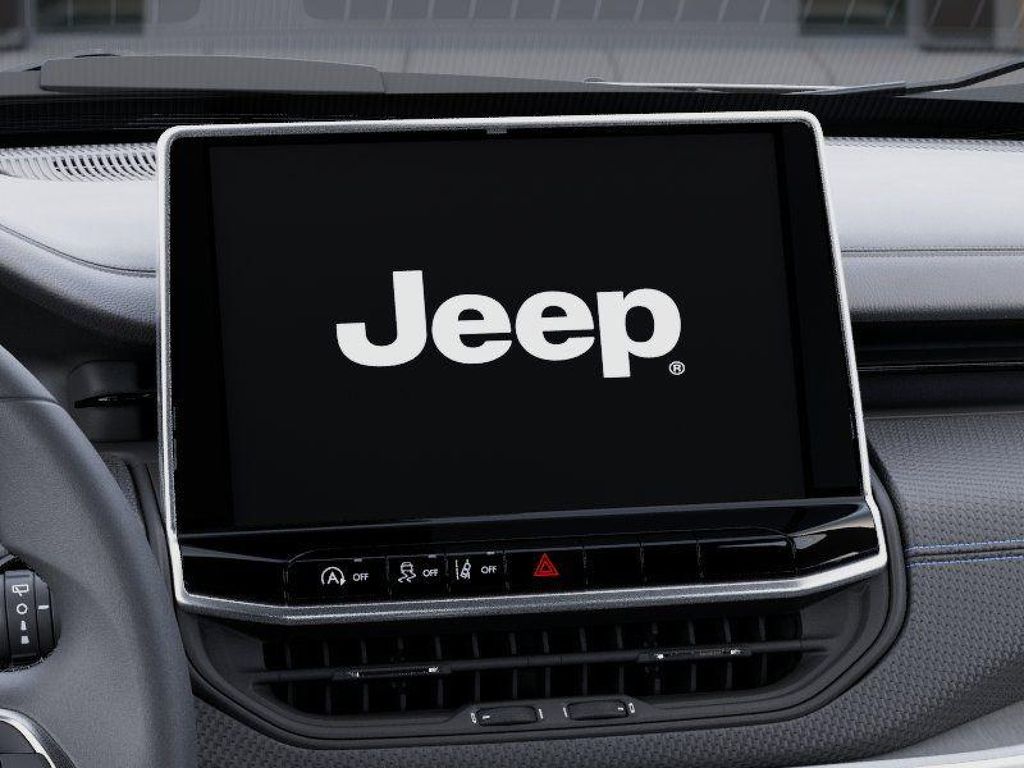 2026 Jeep Compass Latitude Silver at South Hills CDJR
