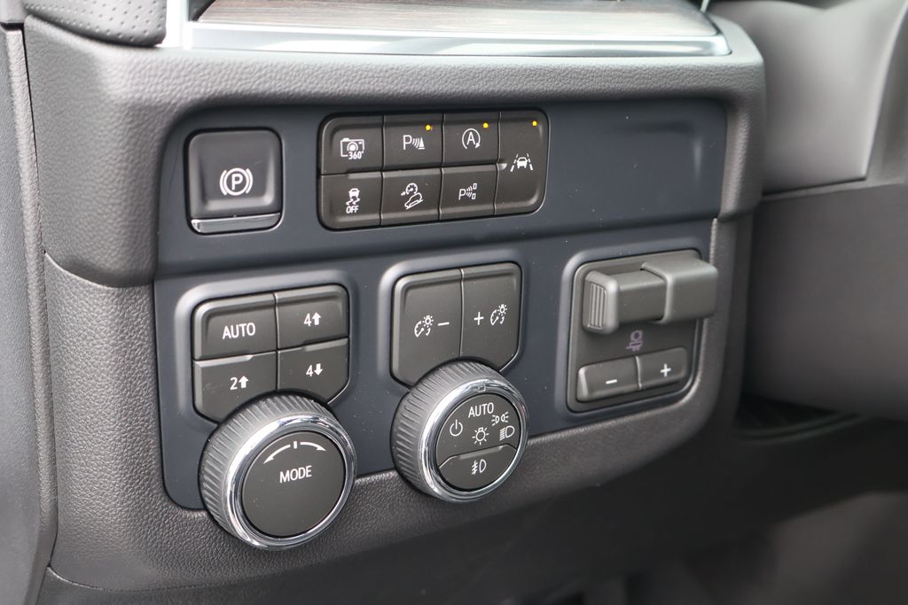 Thumbnail: 2026 Chevrolet Suburban - 22