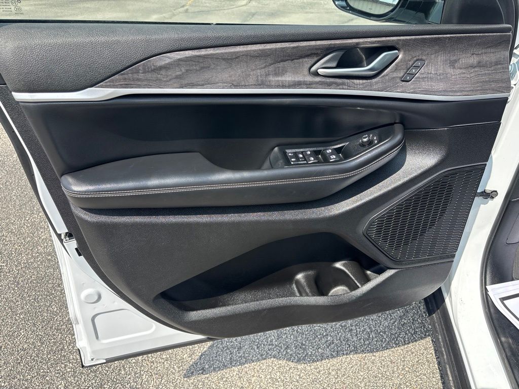 Used 2023 Jeep Grand Cherokee L SUV