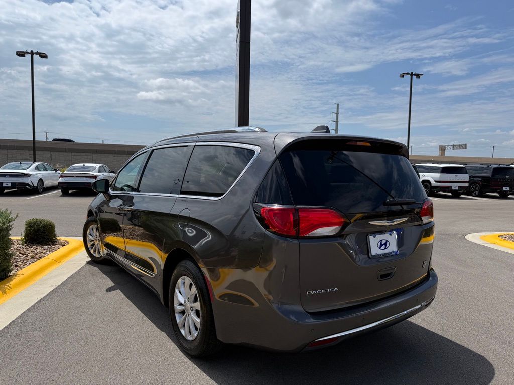 Thumbnail: 2018 Chrysler Pacifica - 7