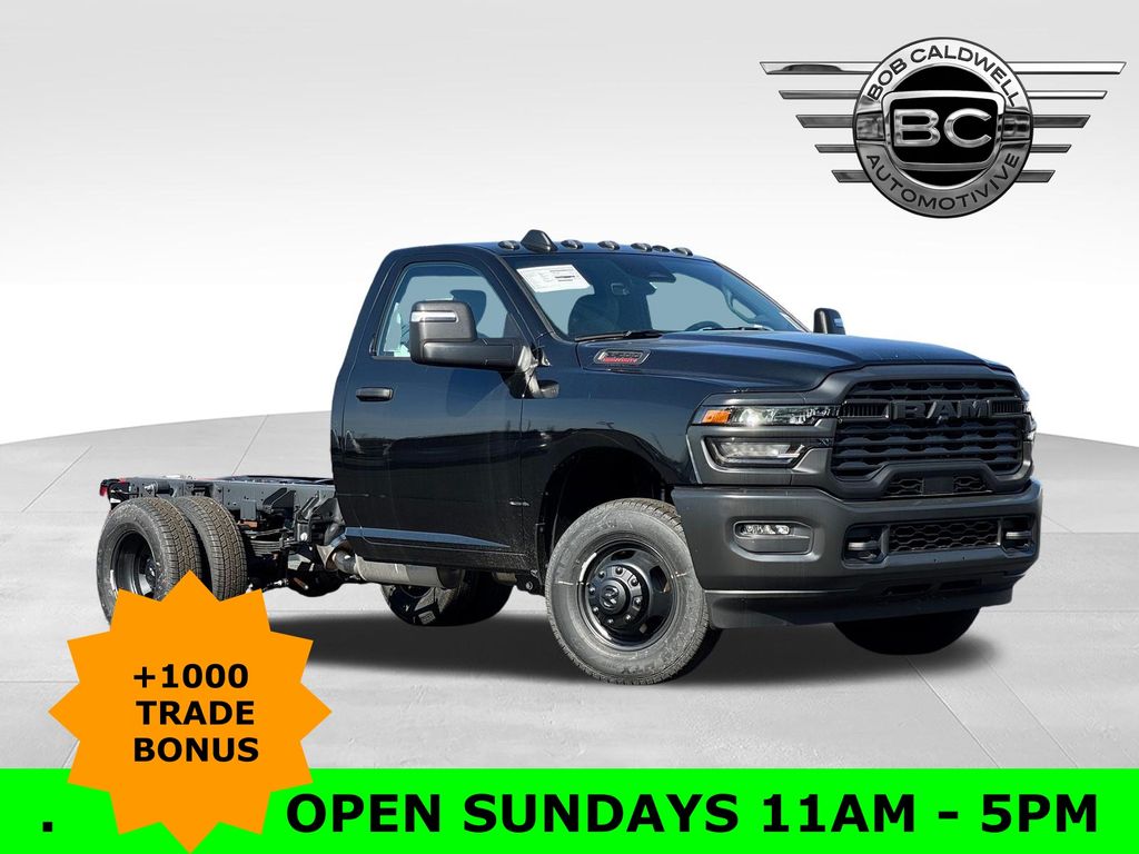 Diamond Black Crystal Pearlcoat 2026 RAM 3500 Chassis Tradesman Regular Cab DRW 4WD Pickup Truck Four-Wheel Drive 8-Speed Automatic