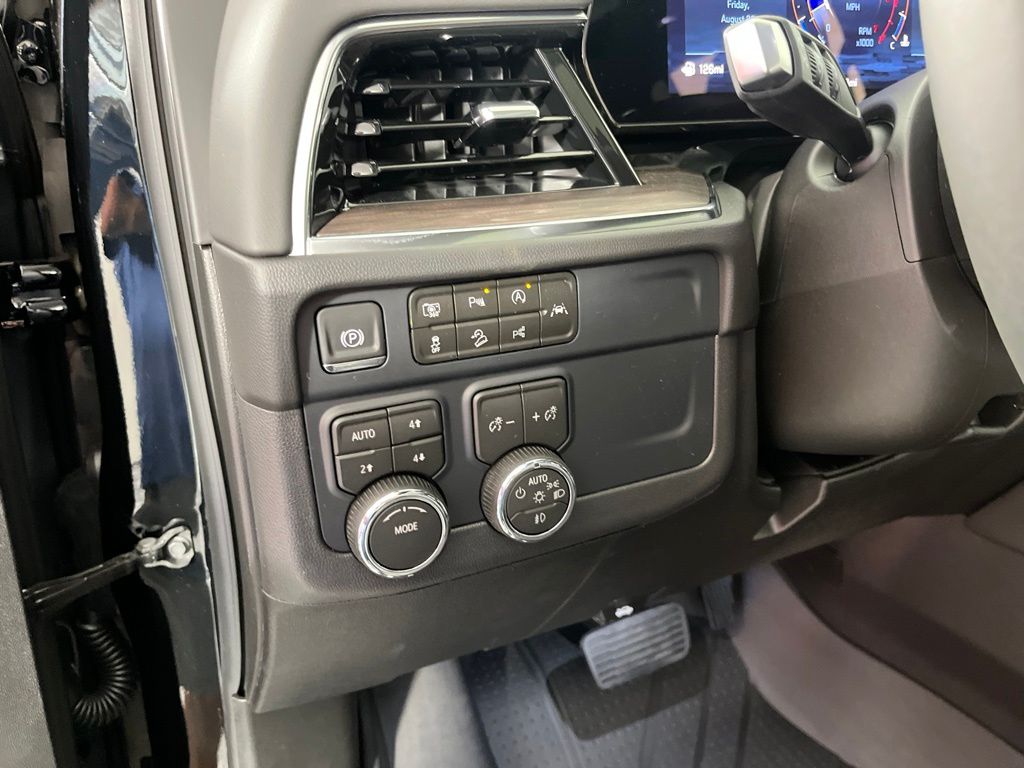 Thumbnail: 2026 Chevrolet Suburban - 27