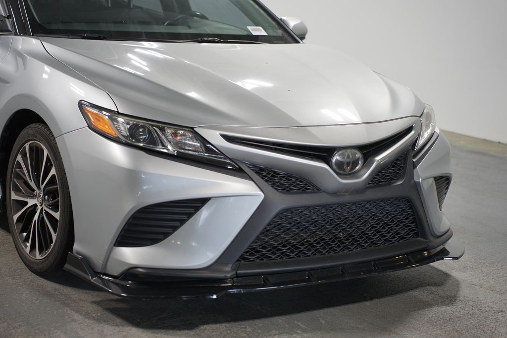 2018 Toyota Camry SE 4