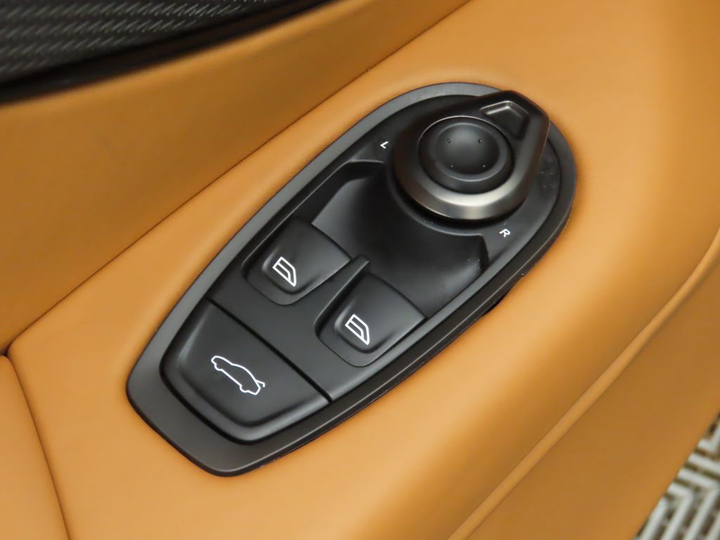 Thumbnail: 2026 Aston Martin Vantage - 22