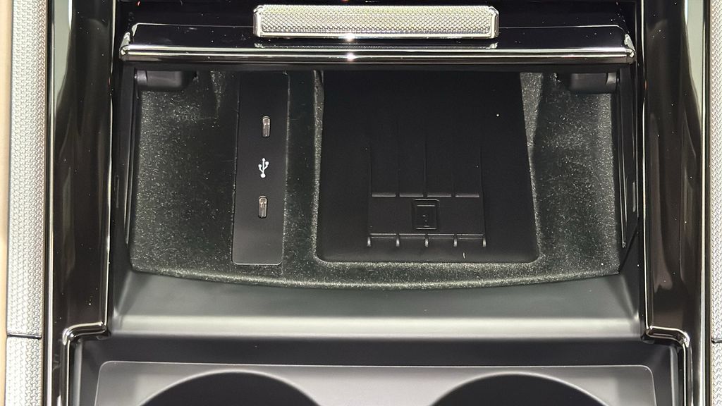 Thumbnail: 2024 Porsche Panamera - 28