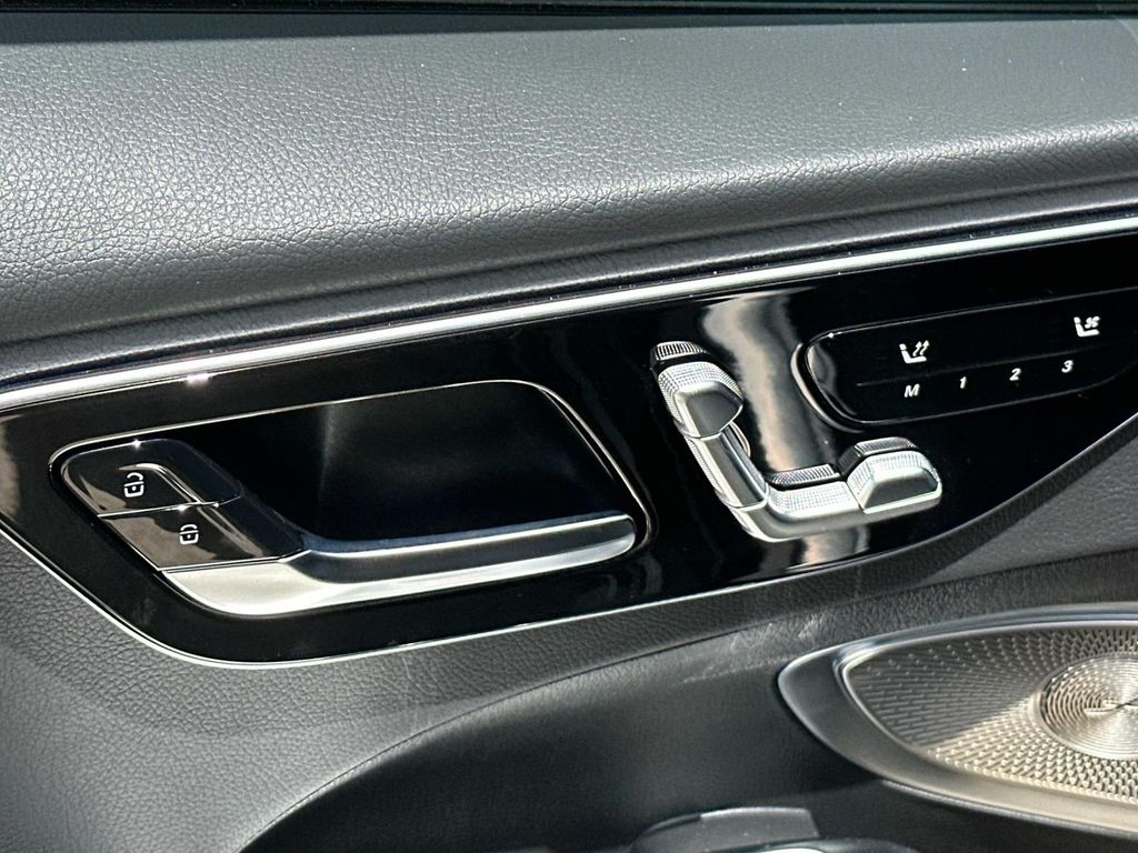 Thumbnail: 2025 Mercedes-Benz C-Class - 19