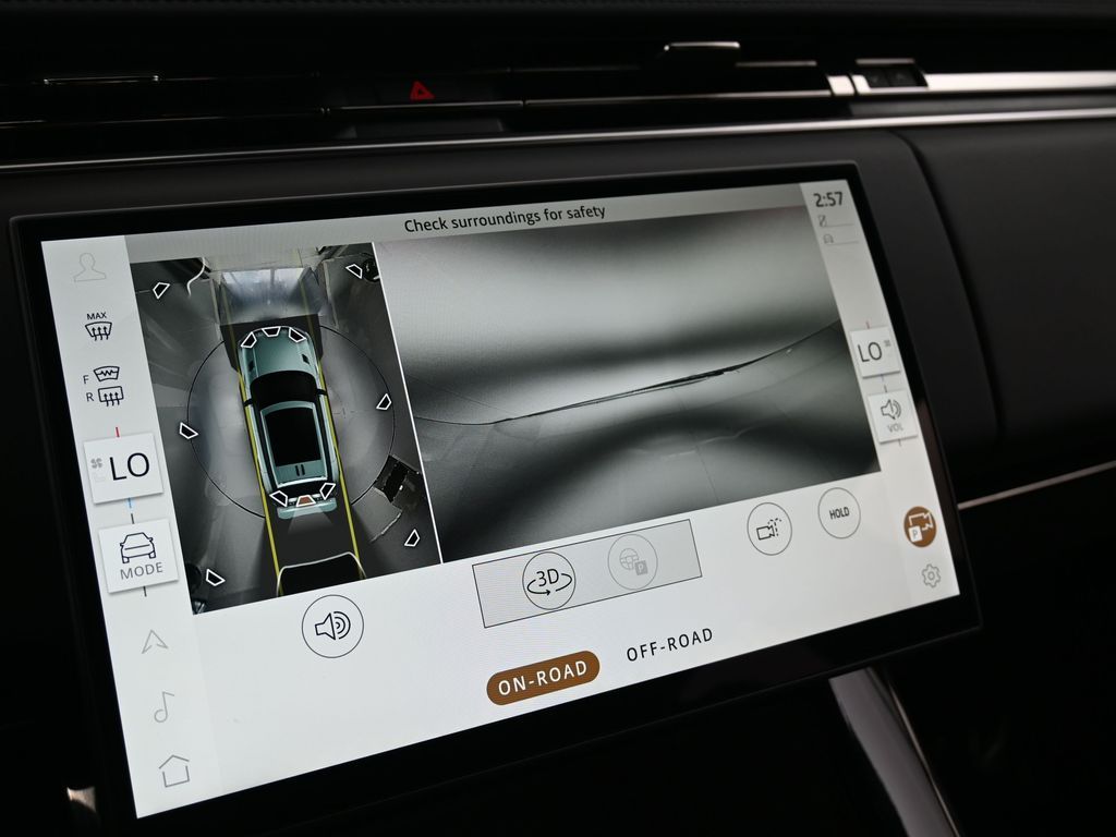 Used 2024 Black Land Rover Dynamic SE image 23