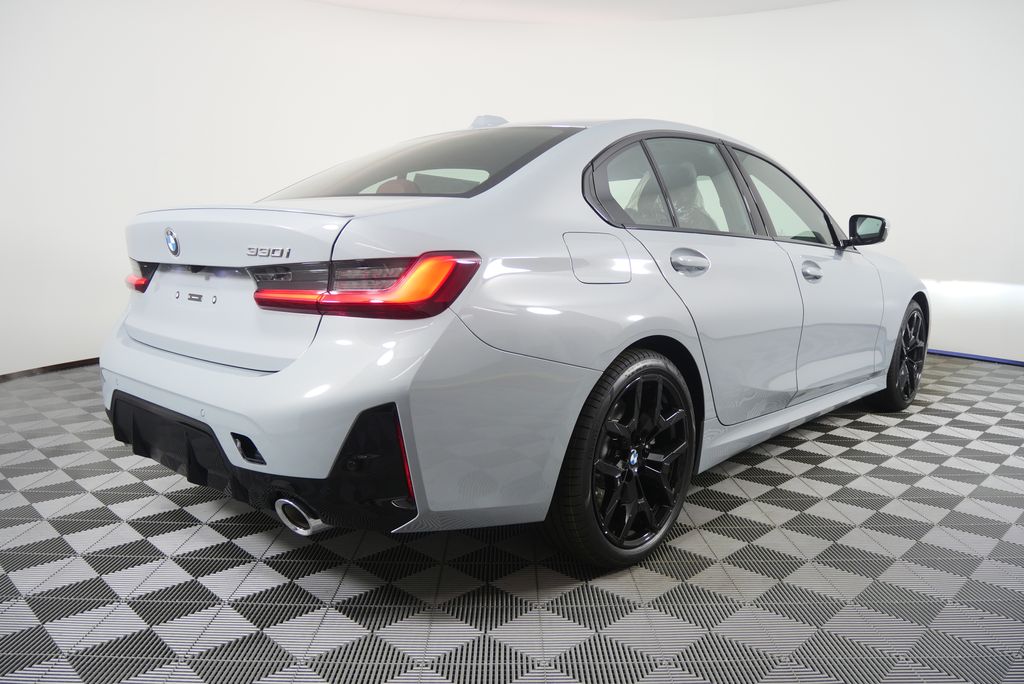 Thumbnail: 2026 BMW 3 Series - 3